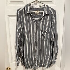 American Eagle Button Down top
